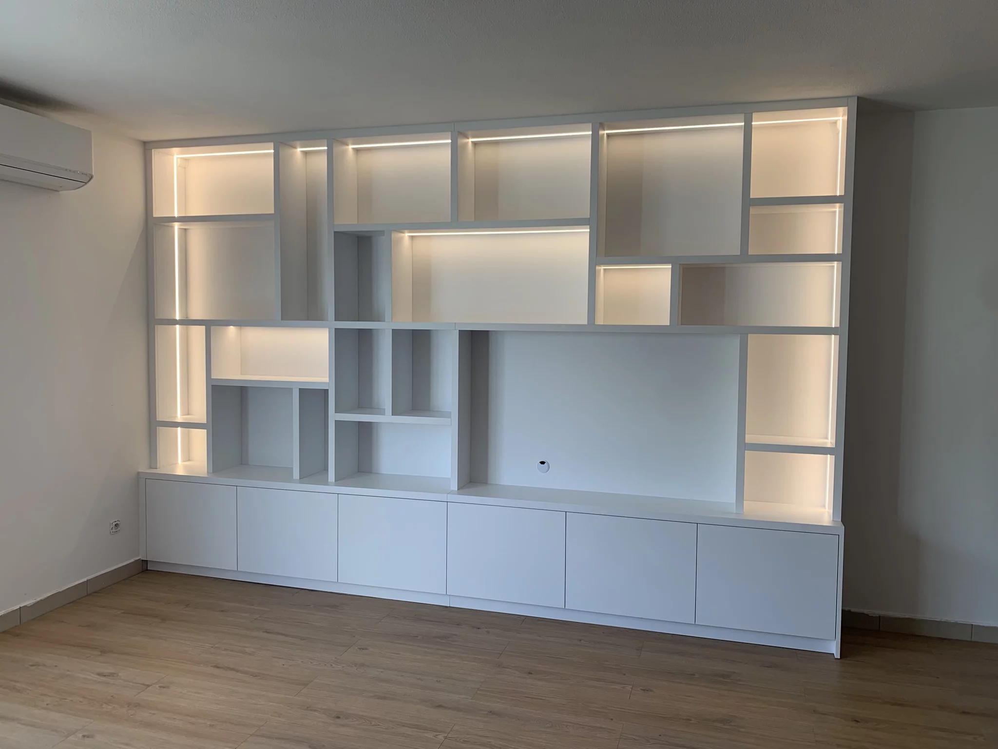 Bibliothèque meuble TV